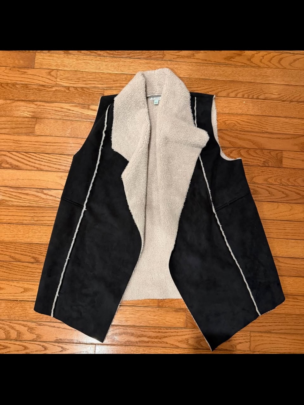 Susina Black Sleeveless Faux-Shearling Vest with Cream Lining Sz L